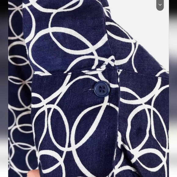 Harve Benard shirt in size XL. - Picture 3 of 4